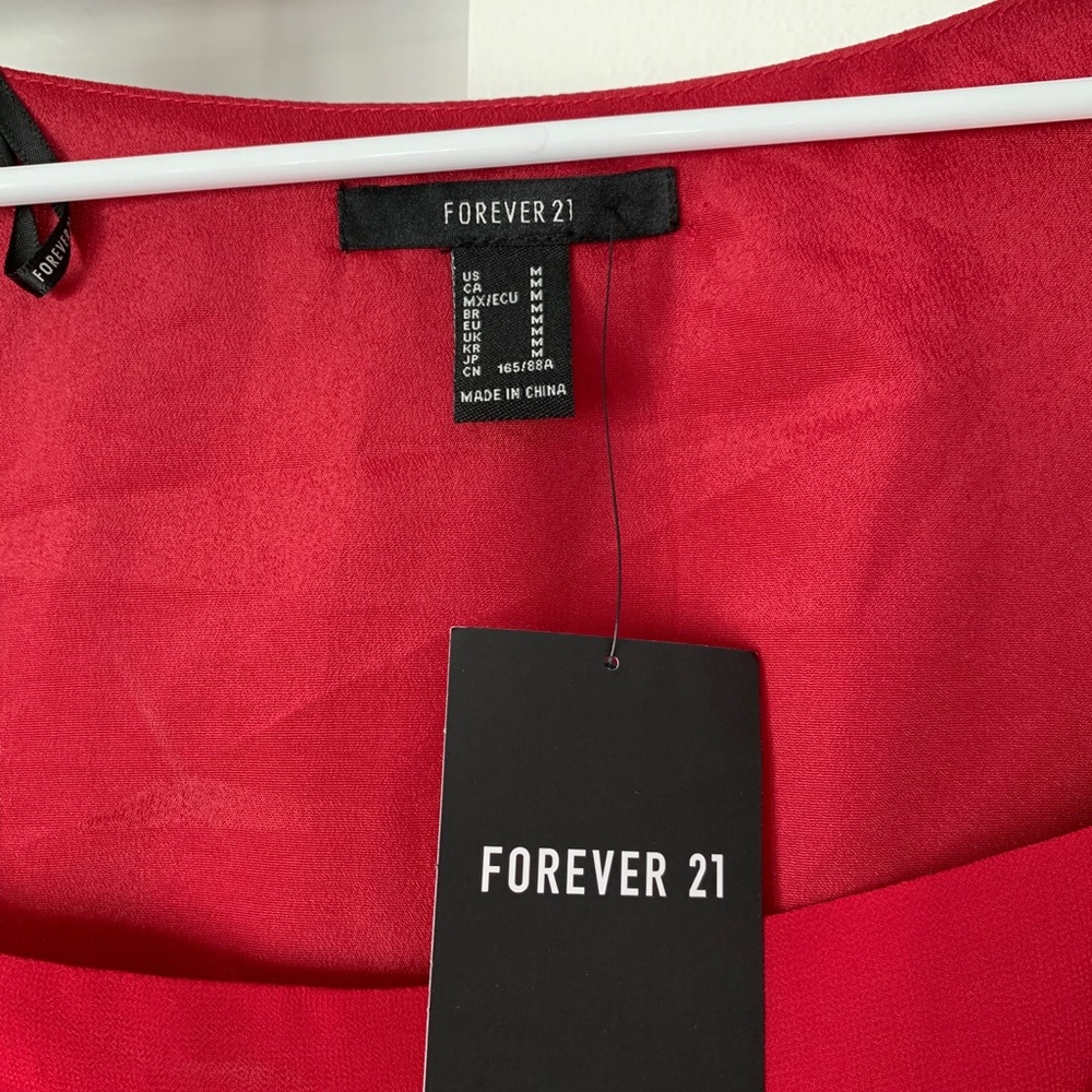 Red shirt - Picture 2 of 4